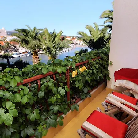 And By The Sea 3* Vrboska