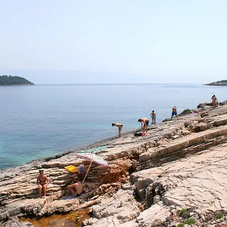 Pensión And By The Sea Vrboska