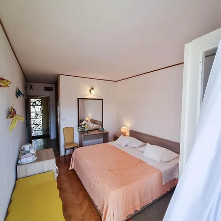 And By The Sea Gostinjska kuća 3*
