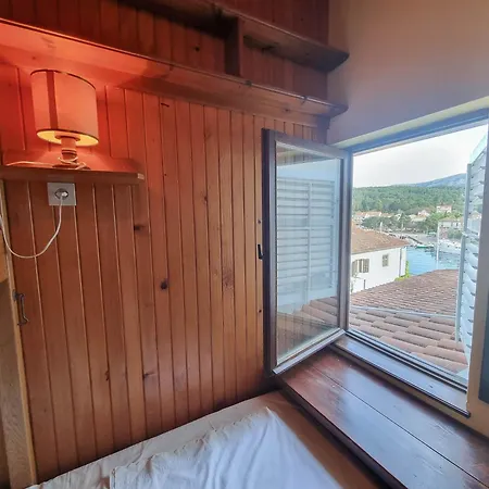 And By The Sea Gostinjska kuća 3*