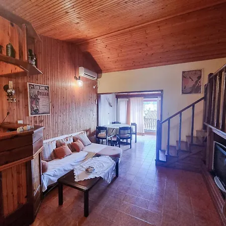 And By The Sea Gostinjska kuća 3*