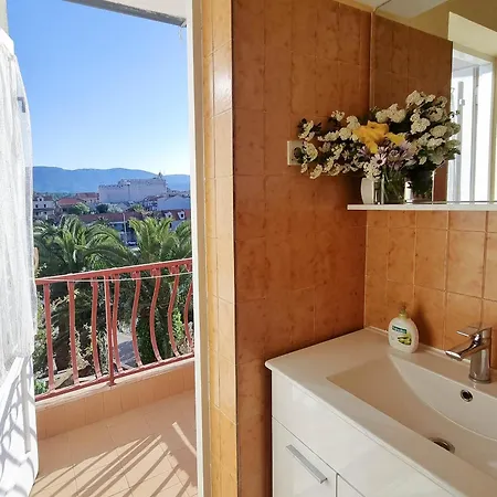 And By The Sea Gostinjska kuća 3*